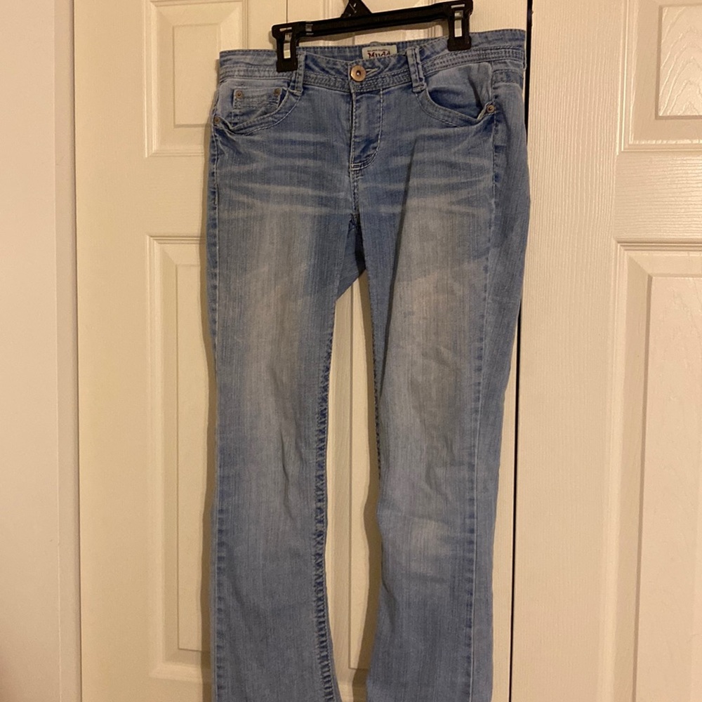 Junior size 7 jeans. So about a 4 in womens